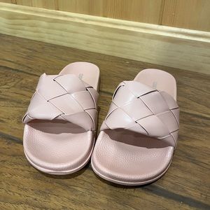 Cushionaire sandals in pink